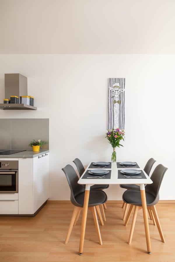 Sunny In Modrany By Days Appartement