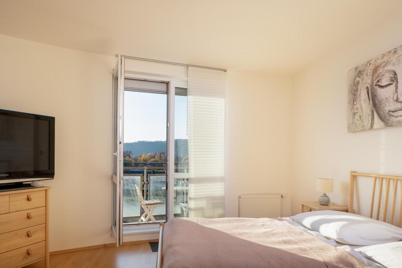 Sunny In Modrany By Days Appartement